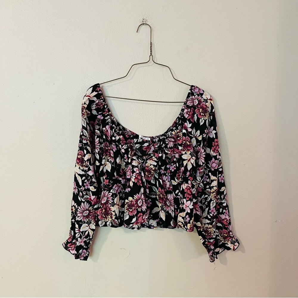 NWT Floral Tie Front Top